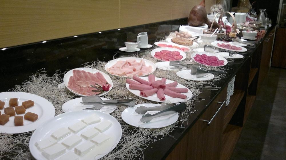 Hotel Ciudad De Ponferrada Buitenkant foto