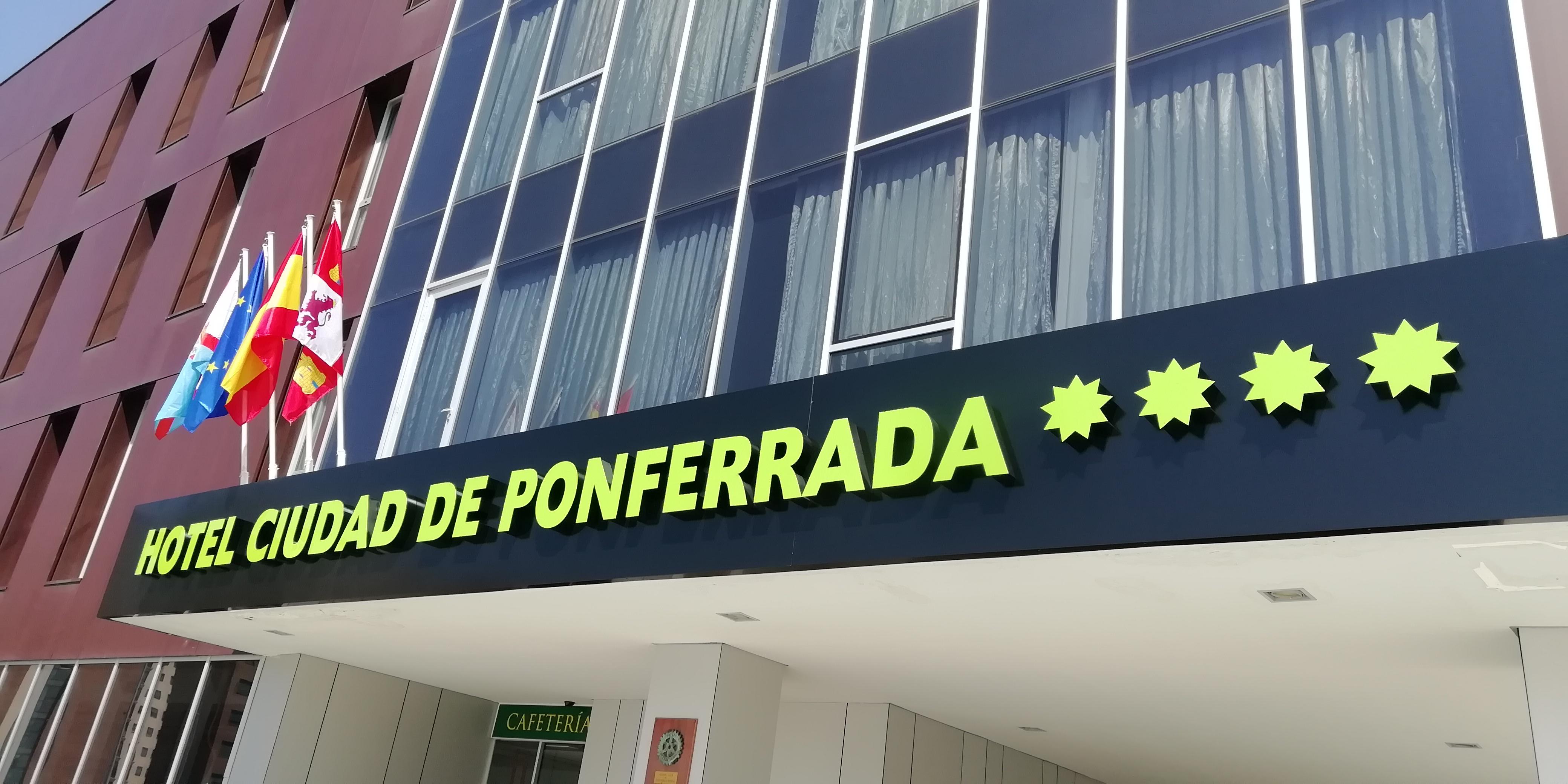 Hotel Ciudad De Ponferrada Buitenkant foto