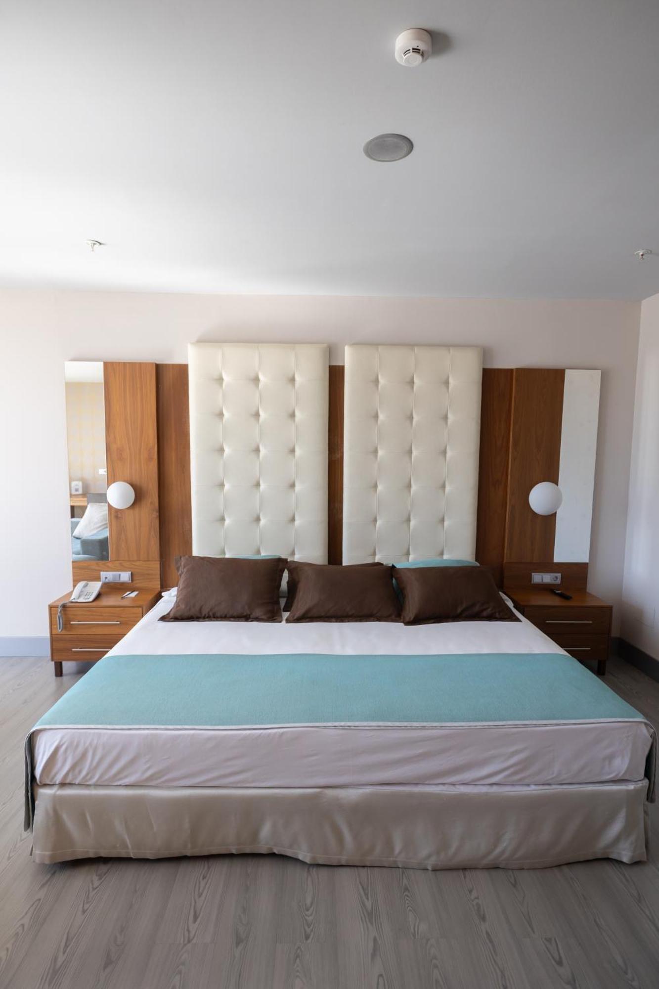 Hotel Ciudad De Ponferrada Buitenkant foto