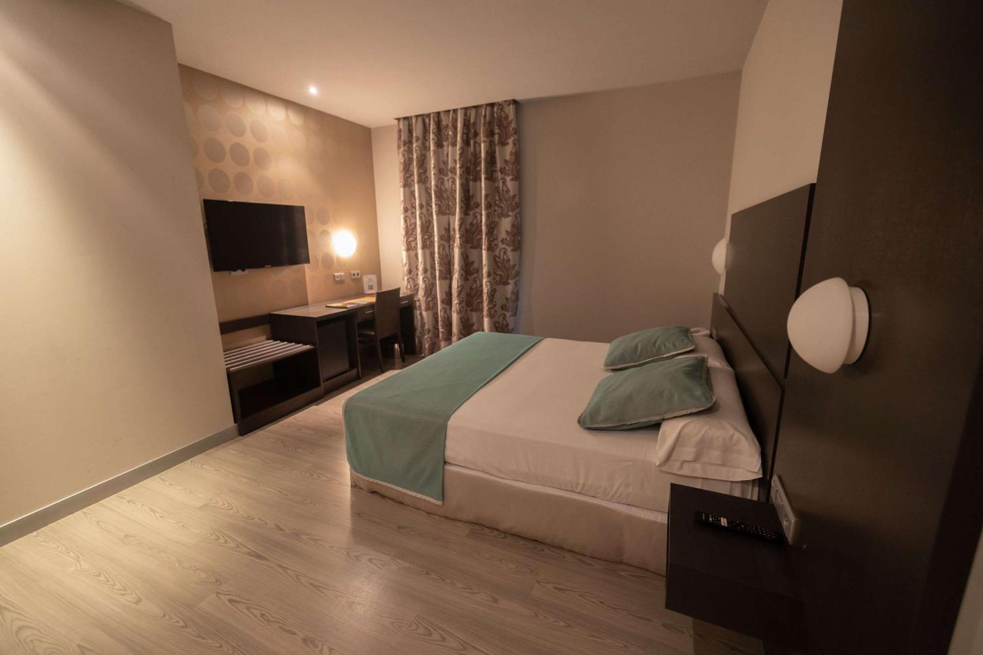 Hotel Ciudad De Ponferrada Buitenkant foto