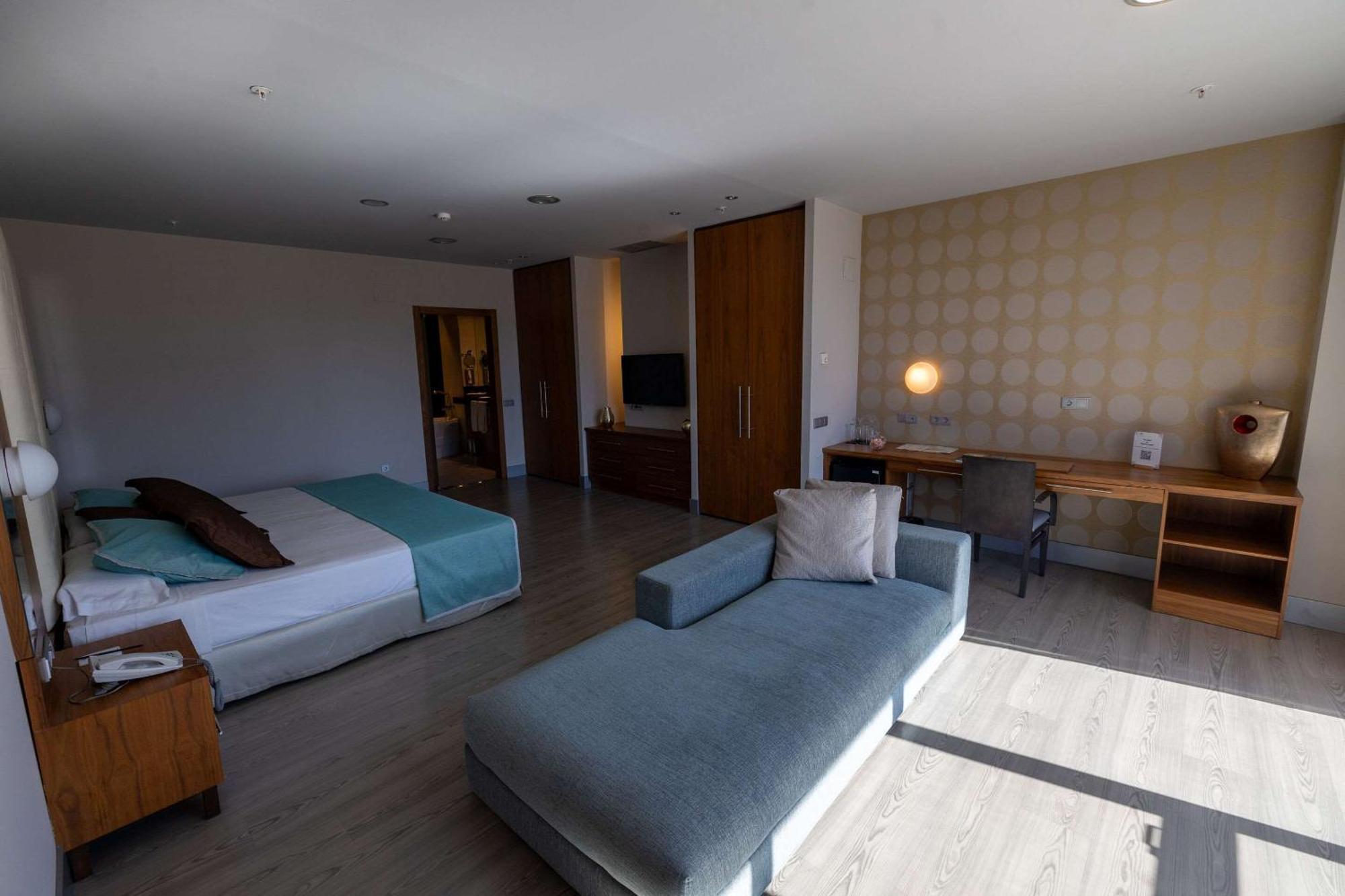 Hotel Ciudad De Ponferrada Buitenkant foto