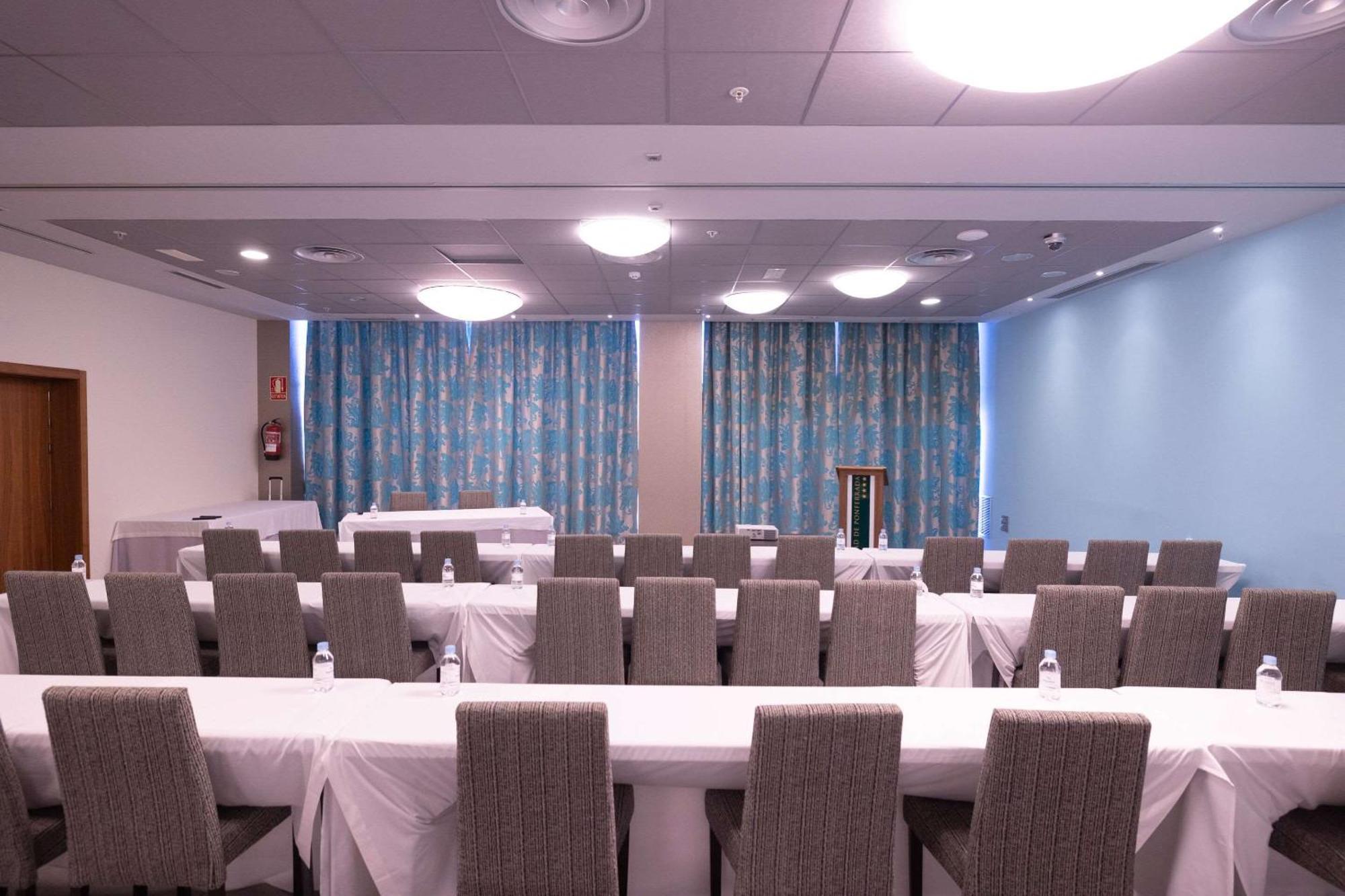 Hotel Ciudad De Ponferrada Buitenkant foto